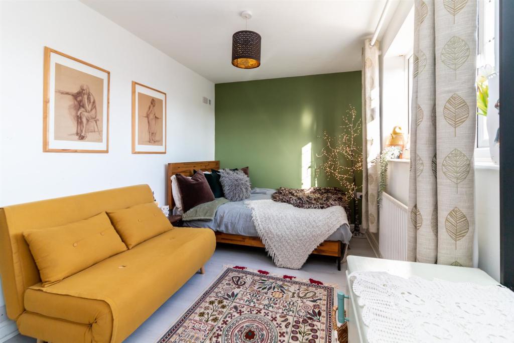 4 bedroom detached house for sale in Main Street, Gunthorpe, Nottingham