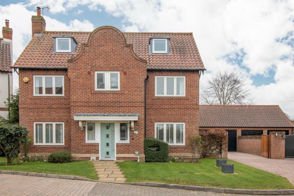 5 bedroom detached house for sale in Walnut Grove, Cotgrave, Nottingham
