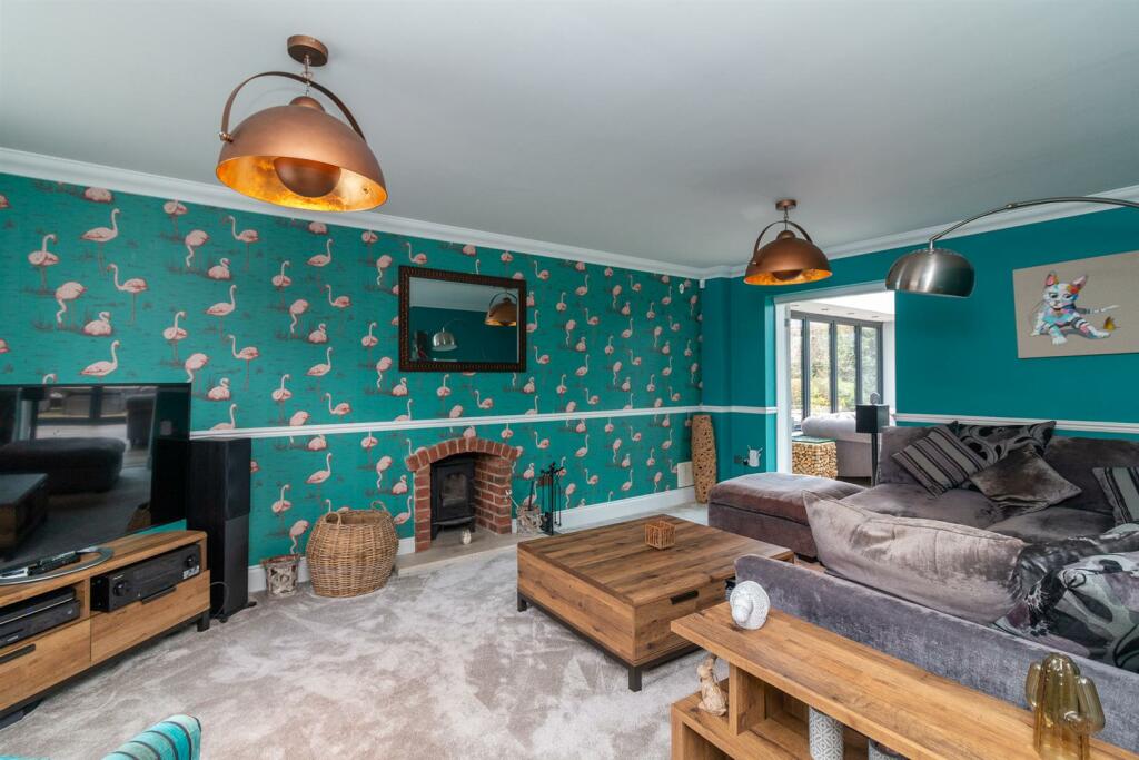 5 bedroom detached house for sale in Walnut Grove, Cotgrave, Nottingham