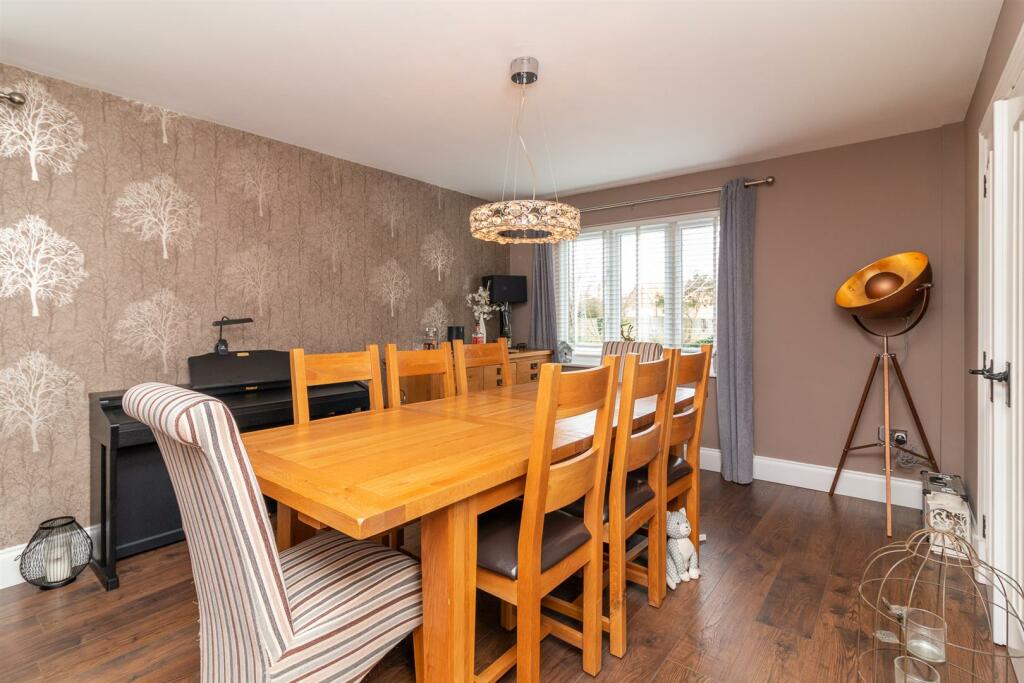 5 bedroom detached house for sale in Walnut Grove, Cotgrave, Nottingham