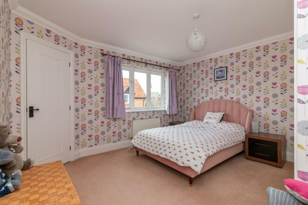 5 bedroom detached house for sale in Walnut Grove, Cotgrave, Nottingham