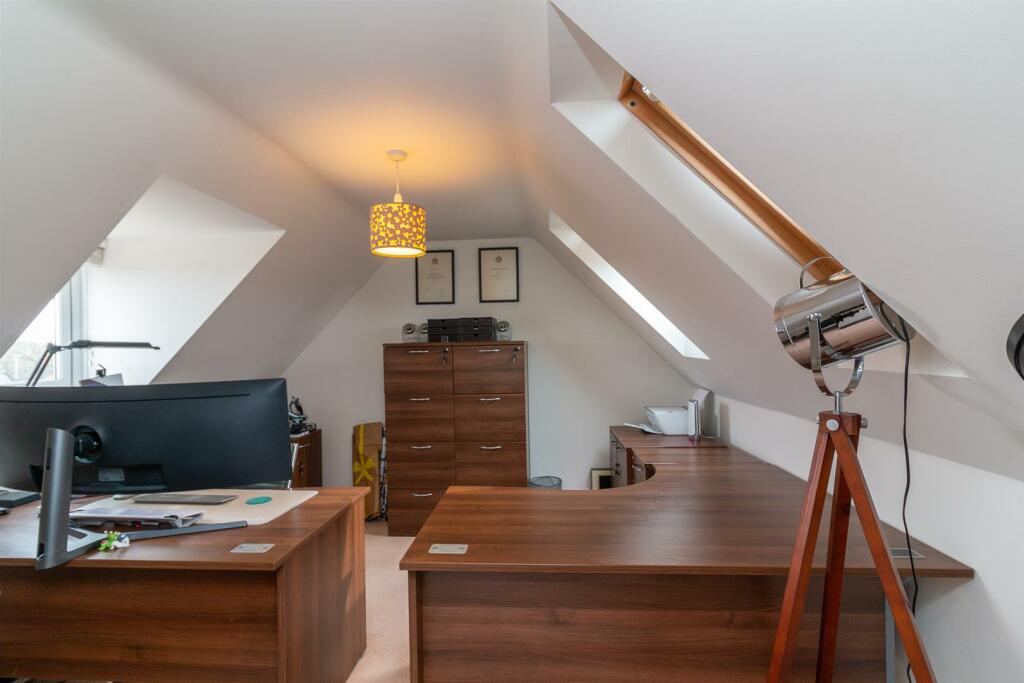 5 bedroom detached house for sale in Walnut Grove, Cotgrave, Nottingham