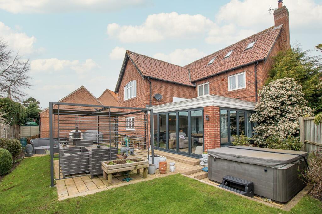 5 bedroom detached house for sale in Walnut Grove, Cotgrave, Nottingham