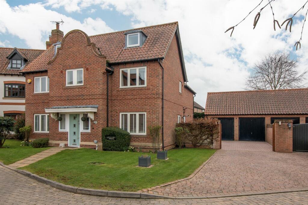 5 bedroom detached house for sale in Walnut Grove, Cotgrave, Nottingham, NG12
