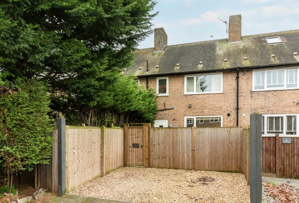 2 bedroom terraced house for sale in Trenchard Close, Newton