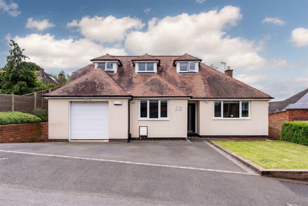 4 bedroom detached bungalow for sale in Covert Crescent, RadcliffeOn