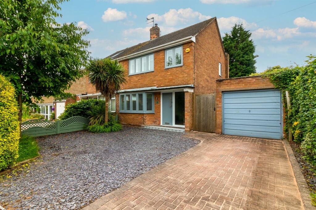 3 bedroom semidetached house for sale in Clumber Drive, RadcliffeOn