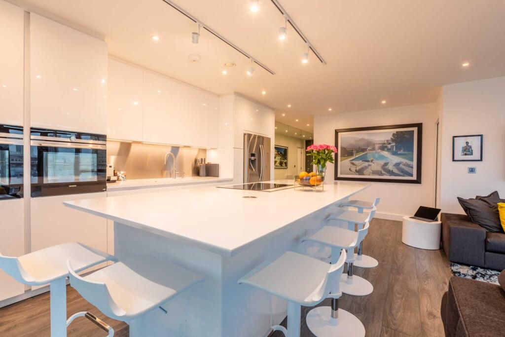 Main image of property: VIRTUAL TOUR AVAILBLE- No1 Deansgate, Manchester