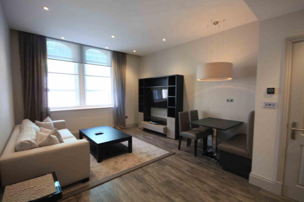 Main image of property: 8 King St, Manchester