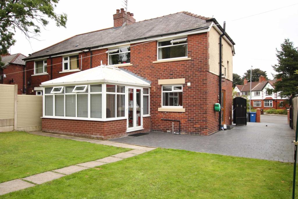 3 bedroom semidetached house for sale in Heywood Road, Prestwich, M25