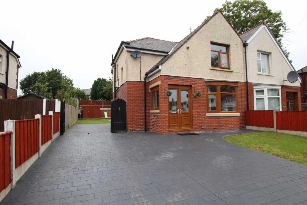 3 bedroom semidetached house for sale in Heywood Road, Prestwich, M25