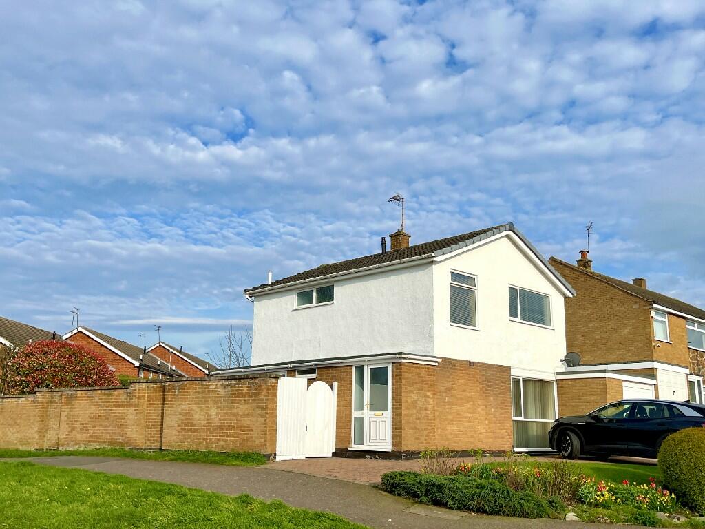 3 bedroom detached house for sale in Redruth Avenue, Wigston, Leicester
