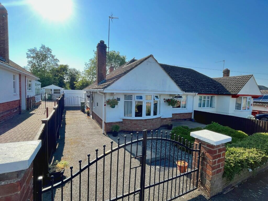 Main image of property: Highcroft Avenue, OADBY, Leicester, Leicestershire, LE2