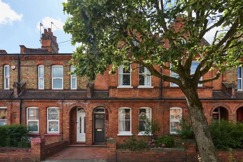 3 bedroom terraced house for sale in Gladstone Avenue, Noel Park, London, N22