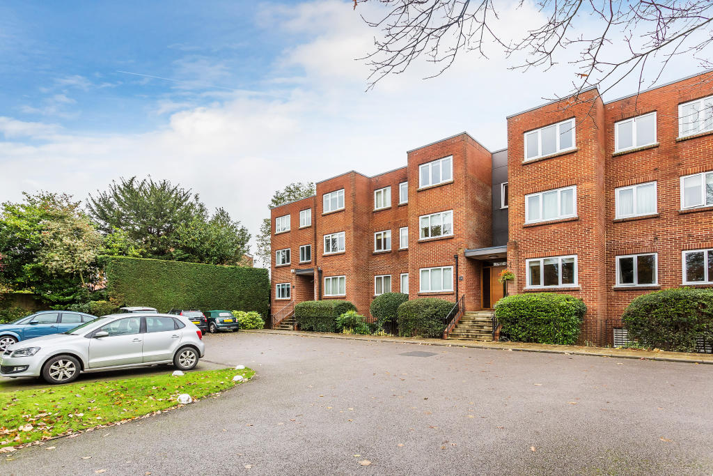 2 bedroom apartment for sale in Oatlands Drive, Oatlands, Weybridge