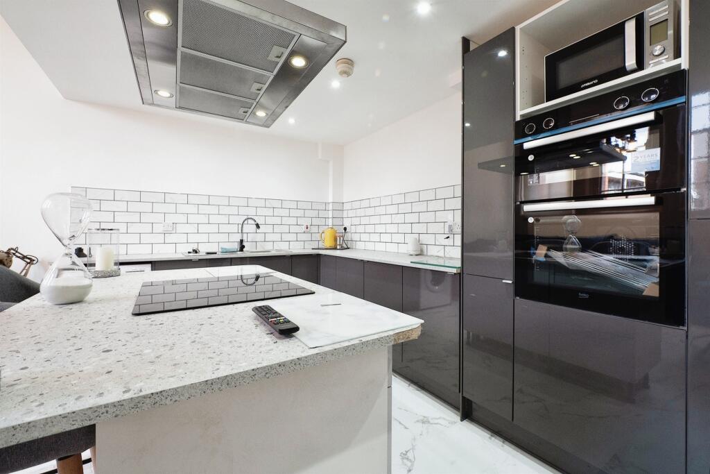 2 bedroom apartment for rent in Lowgate, HULL, HU1