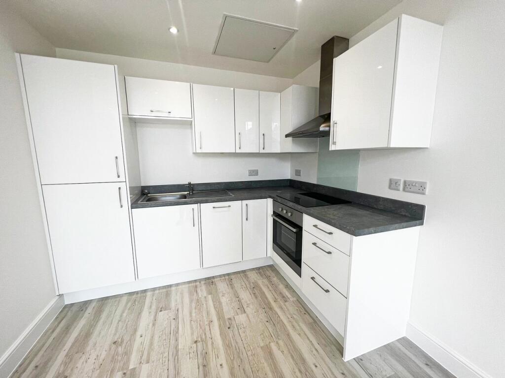 Main image of property: Lowgate, HULL