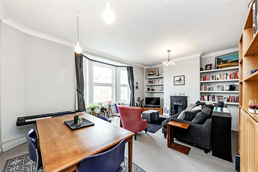 2 bedroom apartment for sale in Askew Road, London, W12