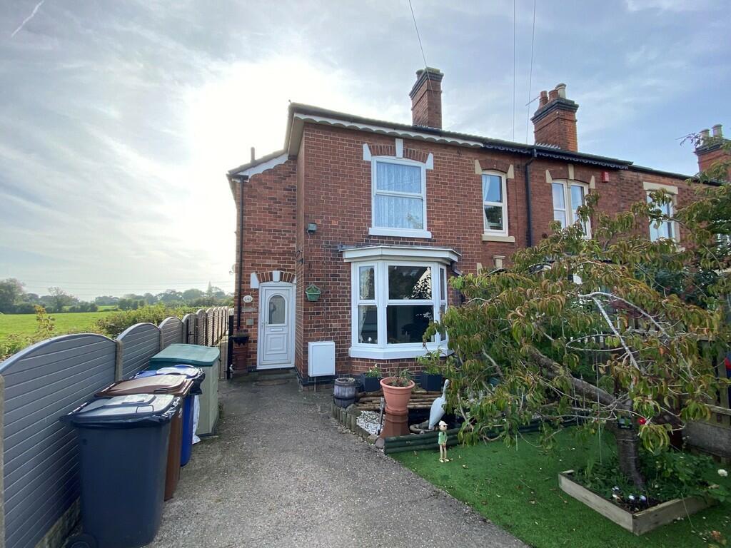 3 bedroom end of terrace house for sale in Captains Lane, Barton Under