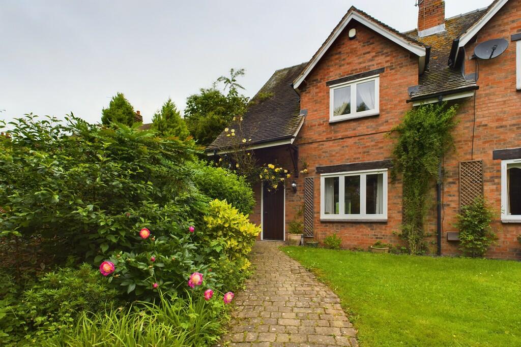 3 bedroom end of terrace house for sale in Swarbourn Court, Newborough