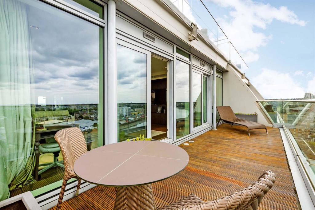 Battersea Reach,Patio