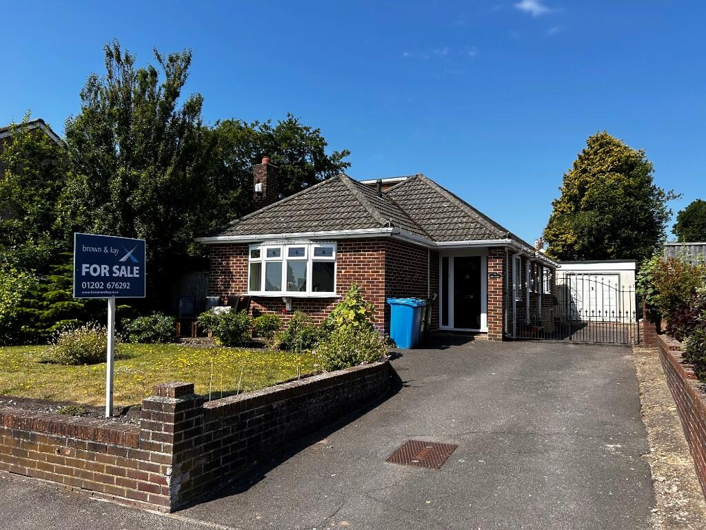 2 bedroom detached bungalow for sale in Lake Road, HAMWORTHY, Poole, Dorset, BH15