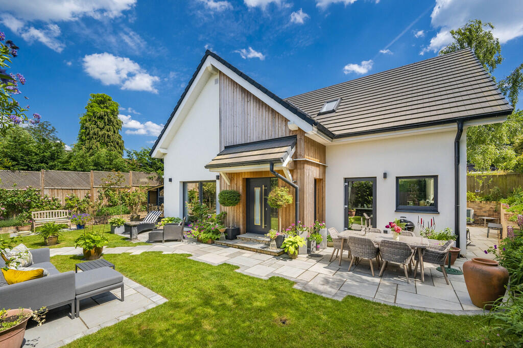 4 bedroom detached house for sale in Drinkstone, Bury St. Edmunds