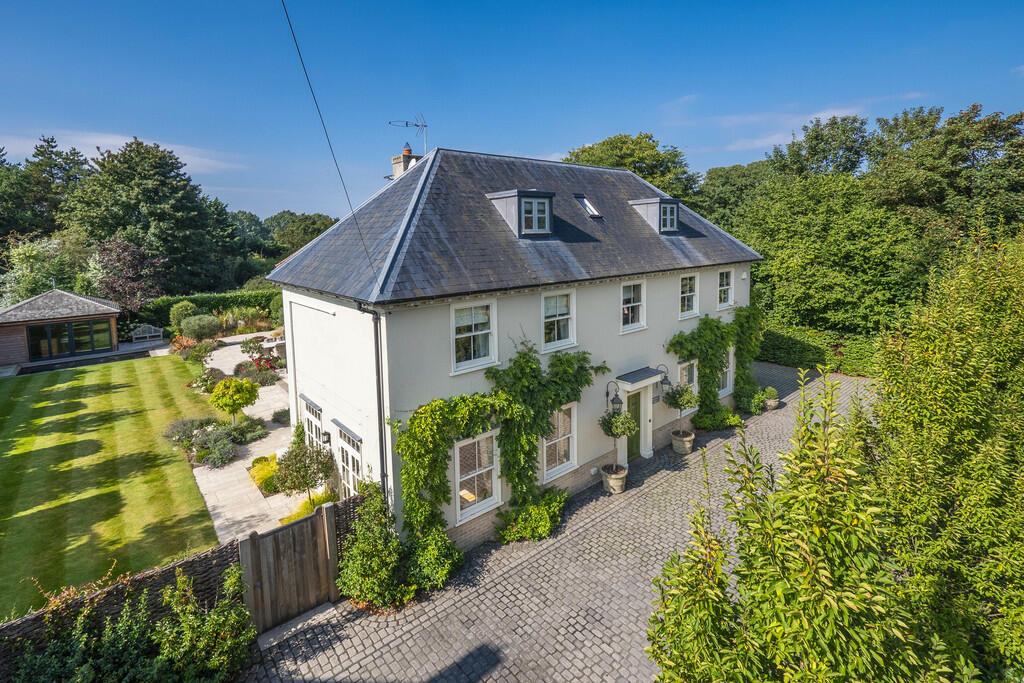 6 bedroom detached house for sale in Fornham St. Martin, Bury St. Edmunds, IP31