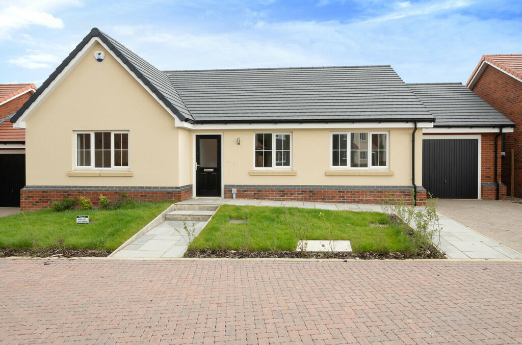 4 bedroom detached bungalow for sale in Cockfield, Bury St. Edmunds