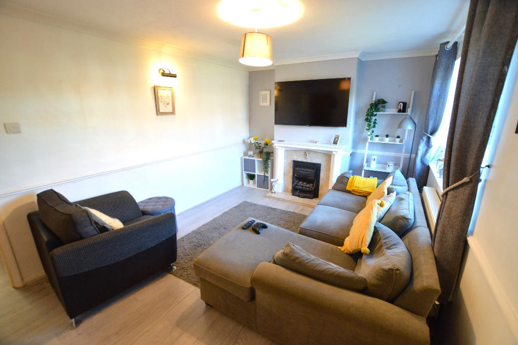 3 bedroom end of terrace house for sale in Bedford Road, Marston