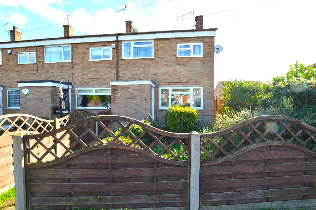 3 bedroom end of terrace house for sale in Bedford Road, Marston