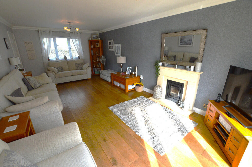 4 bedroom detached house for sale in Bedford Road, Marston Moretaine, MK43