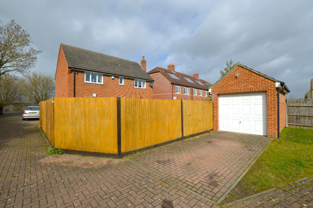 4 bedroom detached house for sale in Bedford Road, Marston Moretaine, MK43