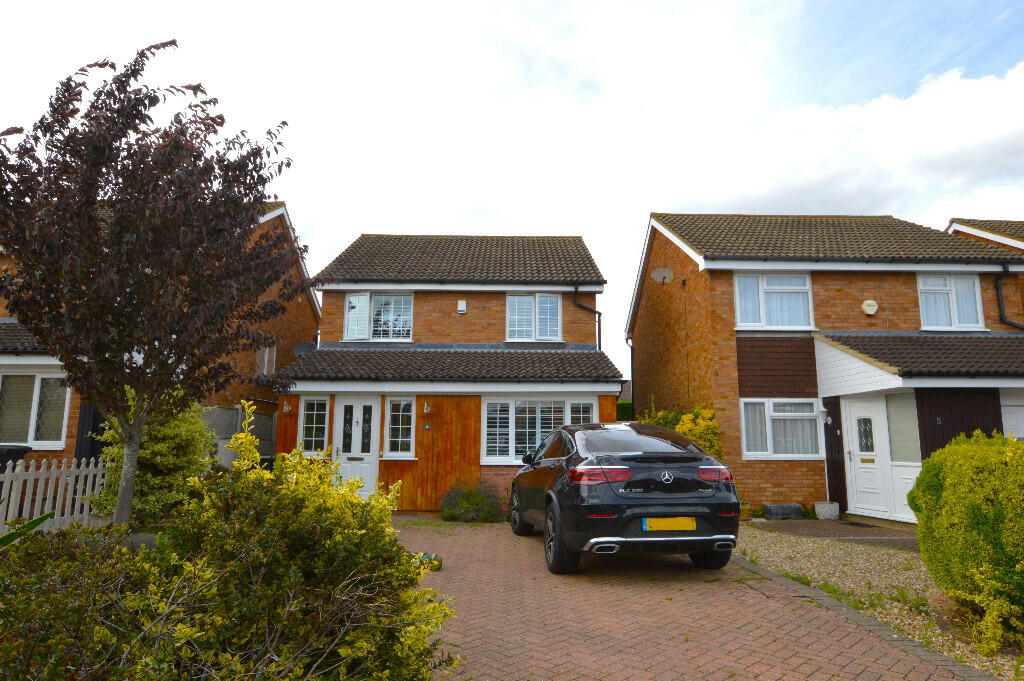 3 bedroom detached house for sale in Hillson Close, Marston Moretaine, MK43