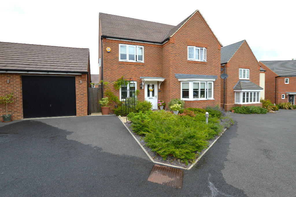 5 bedroom detached house for sale in Caves Gardens, Marston Moretaine, MK43