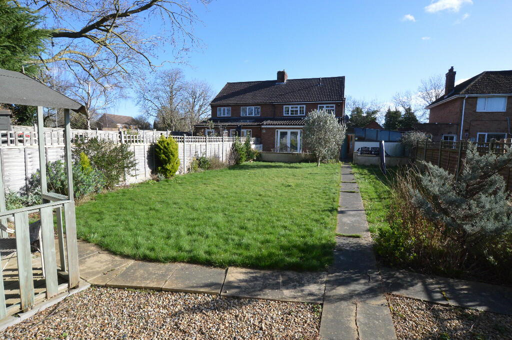 3 bedroom semidetached house for sale in Bedford Road, Marston