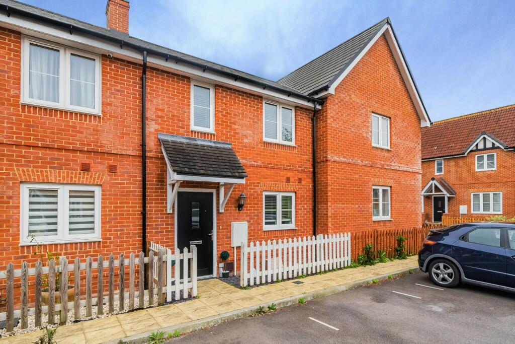 2 bedroom terraced house for sale in Chiltern Crescent, Fair Oak