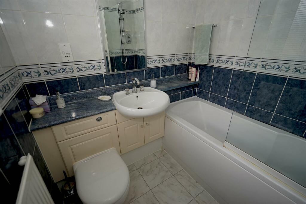 3 bedroom detached house for sale in Kensington Drive, Horwich, Bolton, BL6