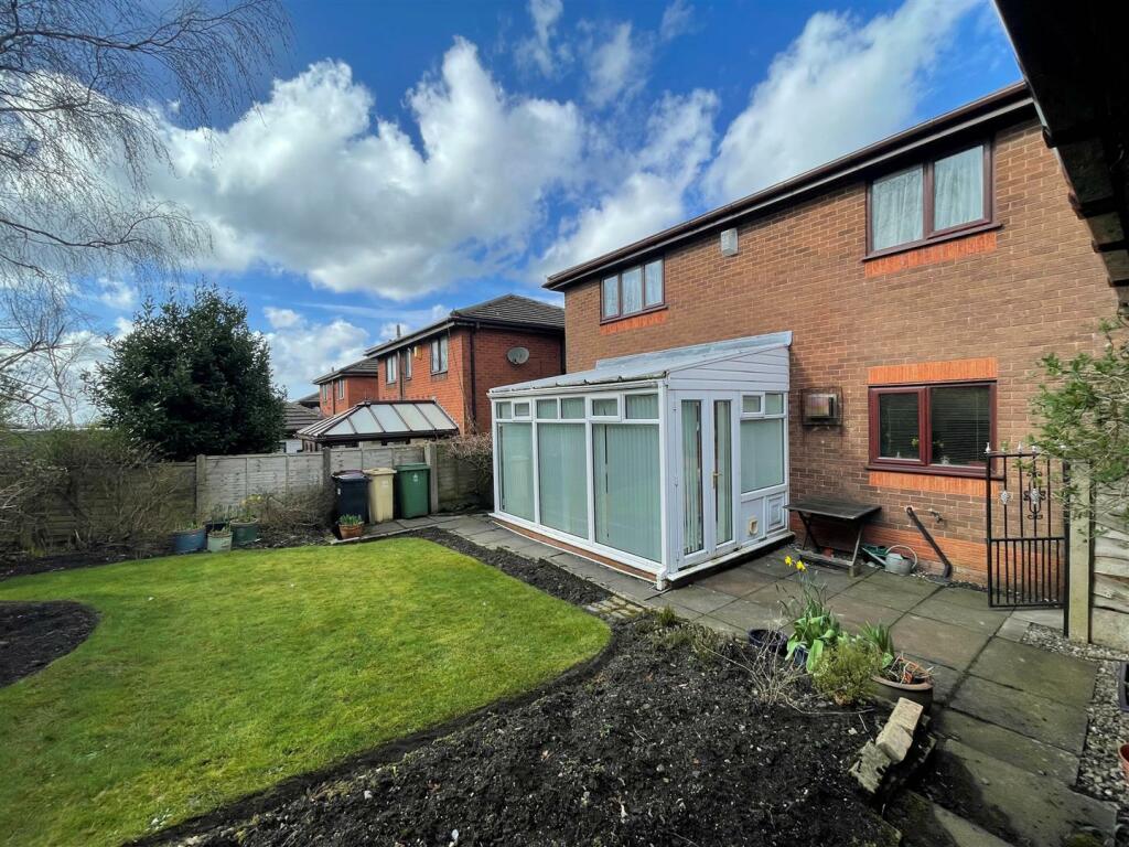 3 bedroom detached house for sale in Kensington Drive, Horwich, Bolton, BL6