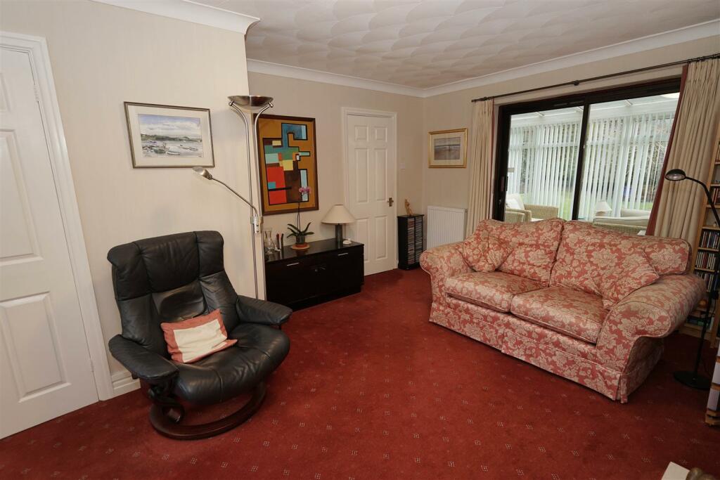 3 bedroom detached house for sale in Kensington Drive, Horwich, Bolton, BL6