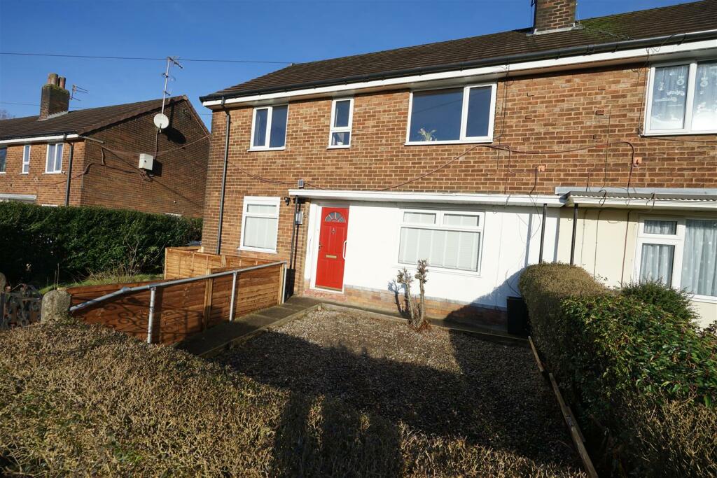 2 bedroom flat for sale in Poplar Avenue, Horwich, Bolton, BL6