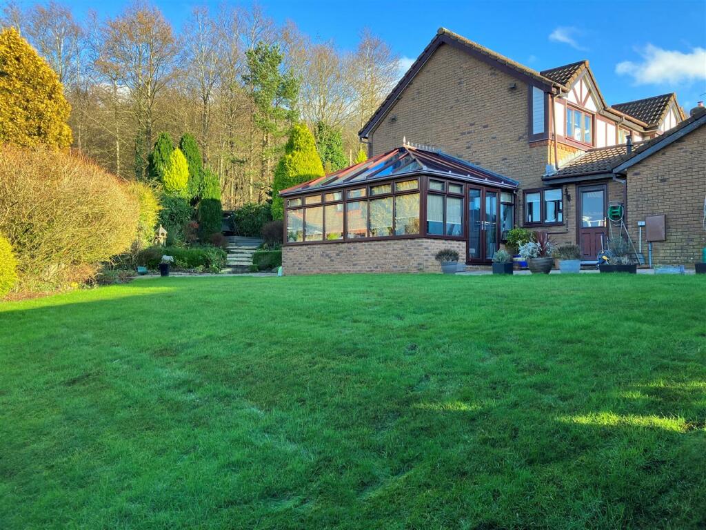 4 bedroom detached house for sale in Berwyn Close, Horwich, Bolton, BL6