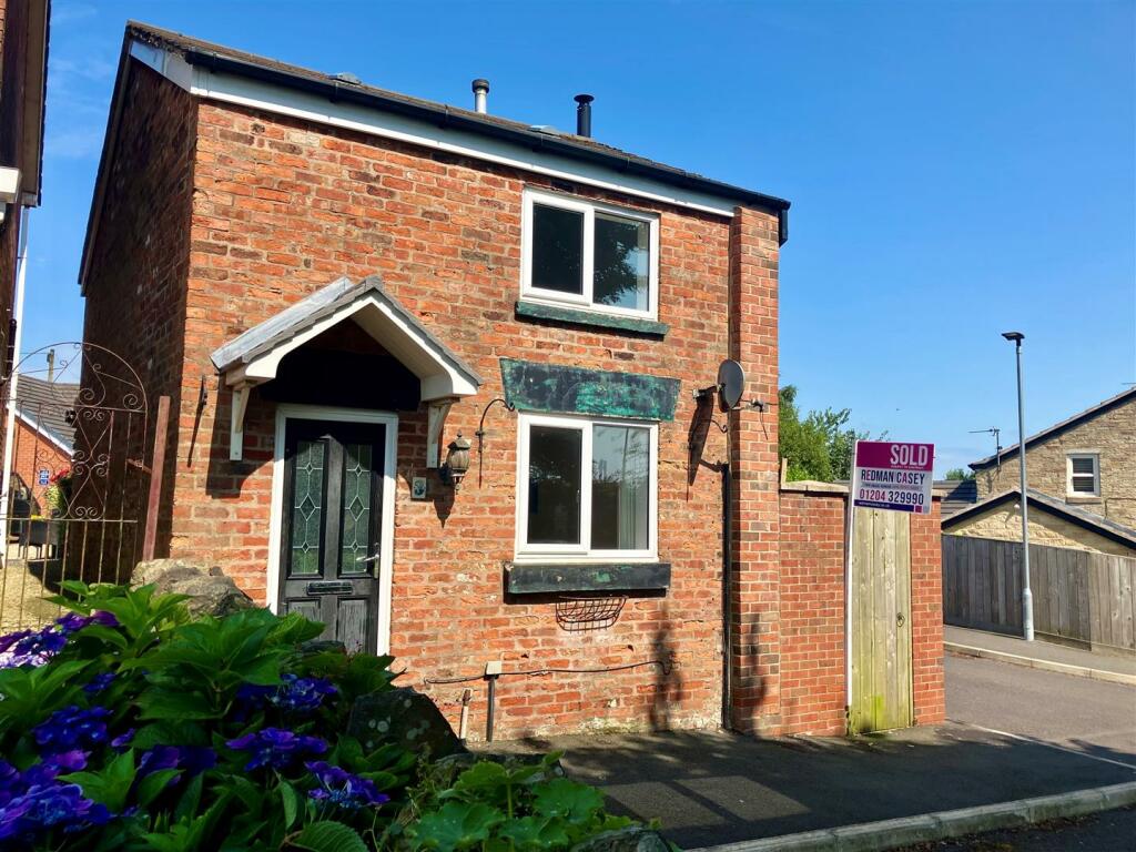 2 bedroom detached house for sale in Ratcliffe Road, Aspull, Wigan, WN2