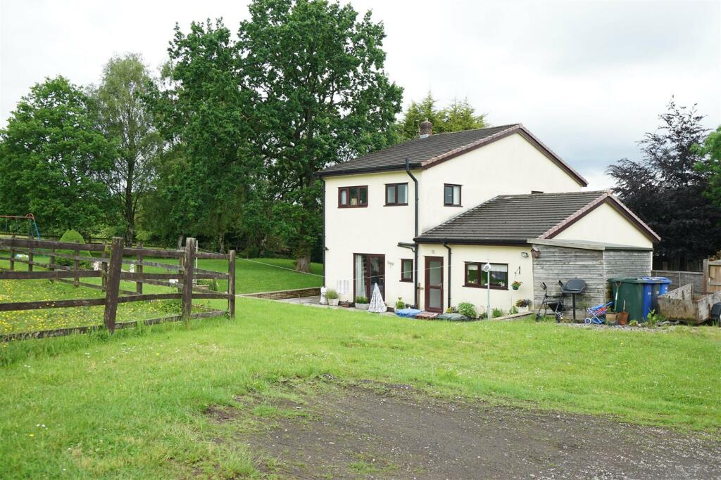 5 bedroom farm house for sale in Bolton Road, Heath Charnock, Chorley, PR7