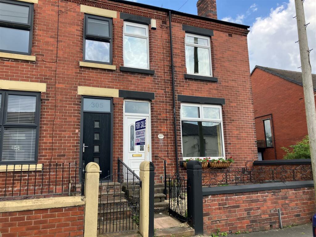 2 bedroom terraced house for sale in Manchester Road, Blackrod, Bolton, BL6