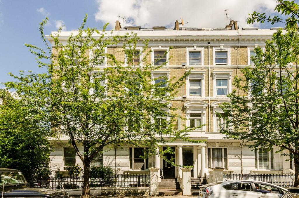 Flat to rent on Redcliffe Gardens, Chelsea, London, SW10