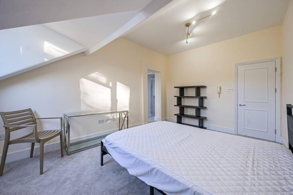 Main image of property: Upper Maisonette, Earls Court Road, Earls Court, London, SW5