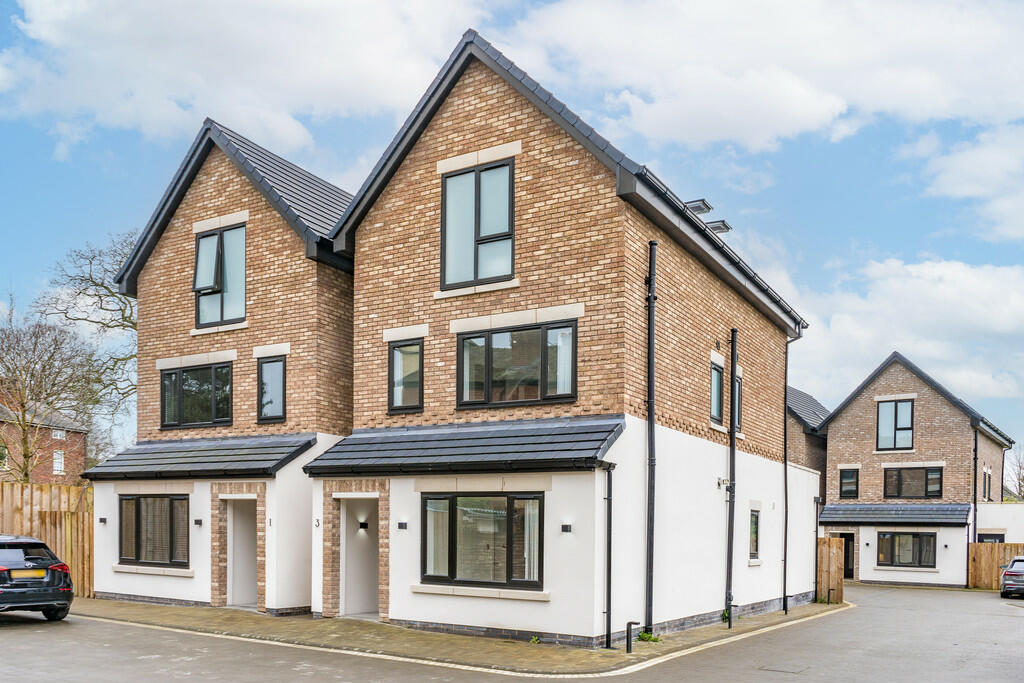 3 bedroom detached house for rent in Molyneux Road, Aughton, L39