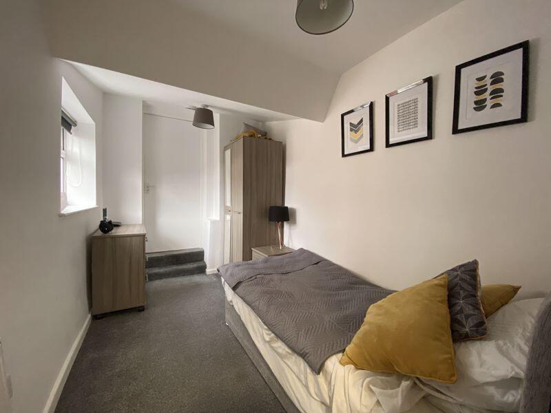Main image of property: Single En-Suite Room, Northbourne Street, Gateshead