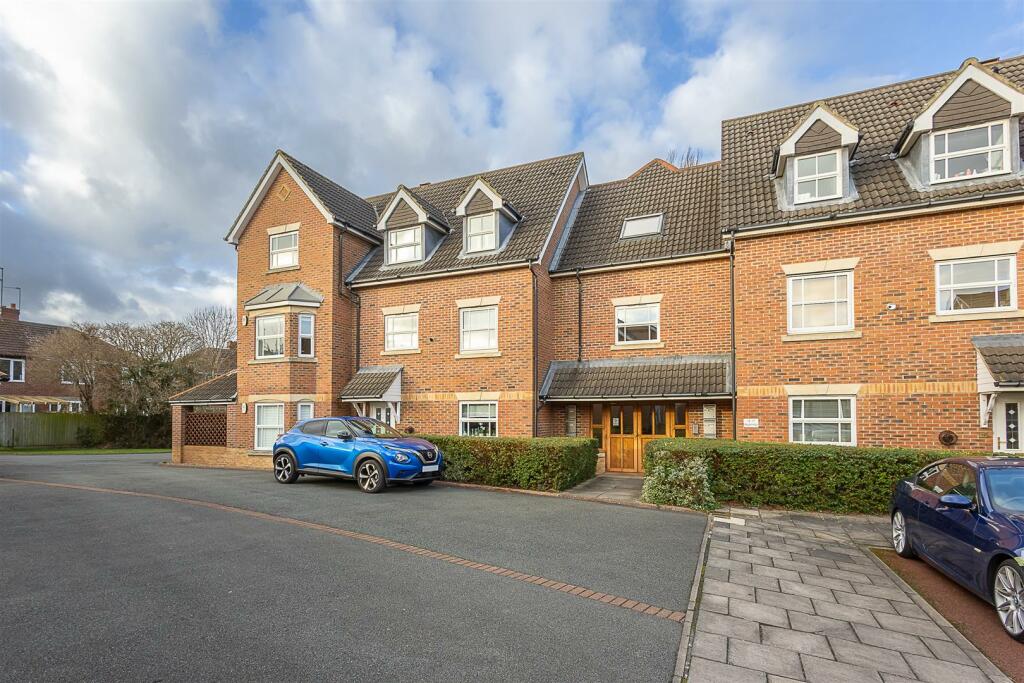 2 bedroom flat for sale in Highbridge, Gosforth, Newcastle upon Tyne, NE3